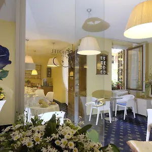 Hotel My, Milán